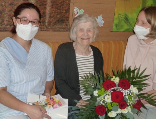Maria Hauer feiert den 100. Geburtstag im Donau-Ries Seniorenheim Monheim