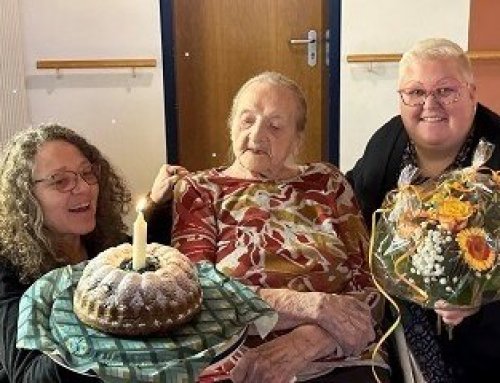 Frieda Schmutterer feiert ihren 100. Geburtstag im Seniorenheim Wemding